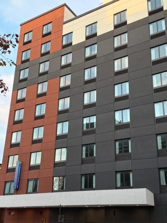 Image of Holiday Inn Express & Suites