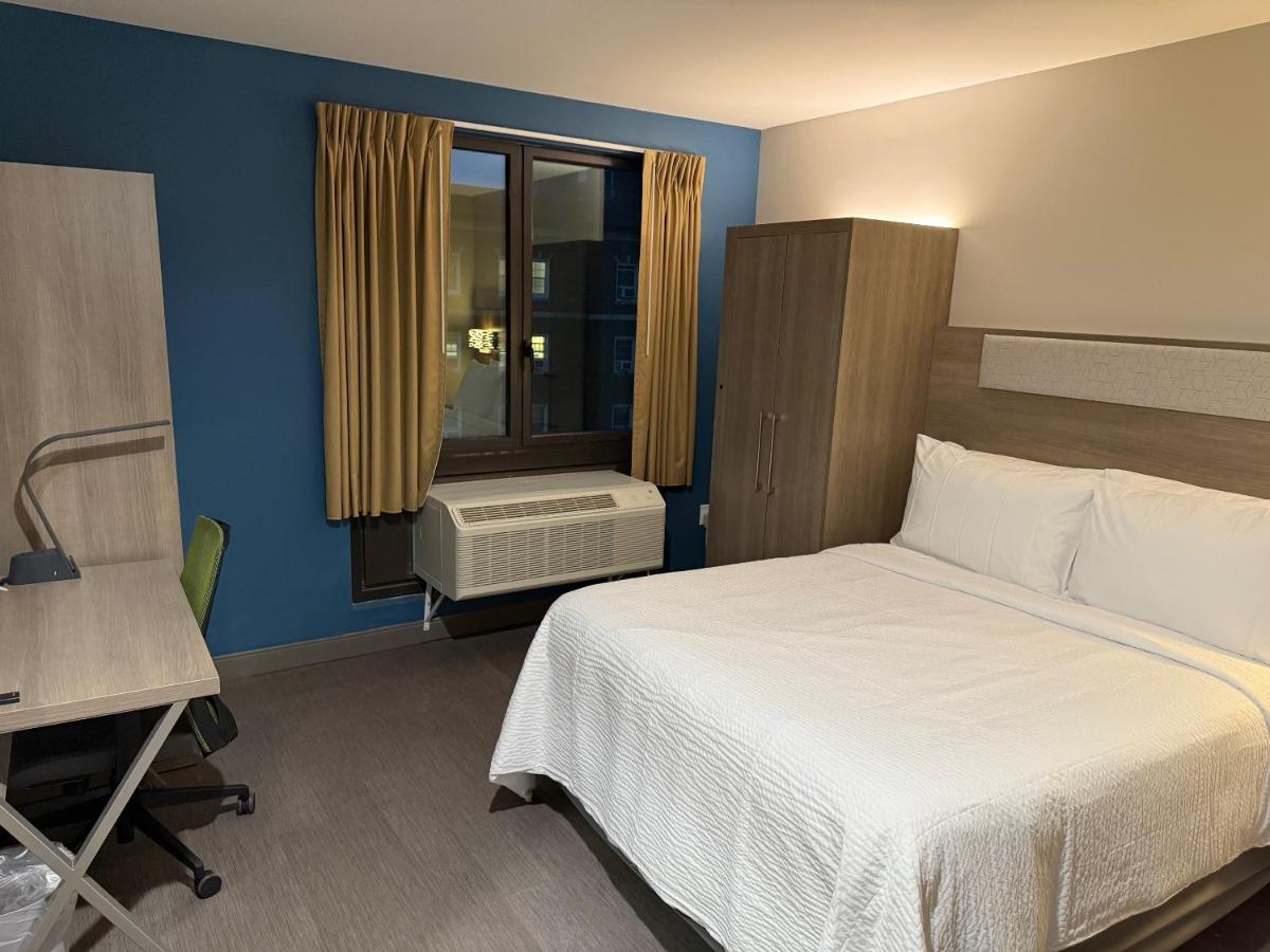 Image 3 of Holiday Inn Express & Suites