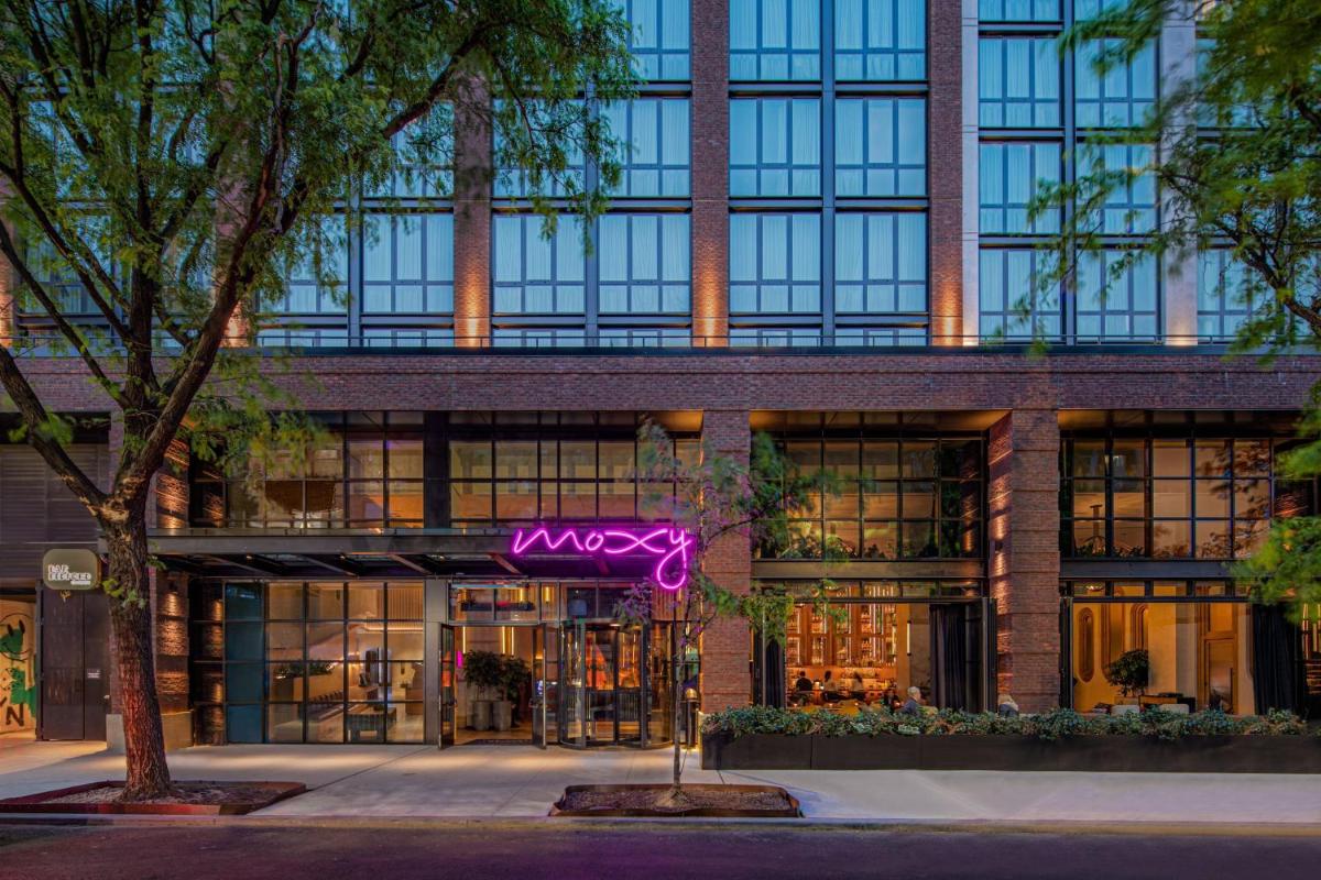 Image 3 of Moxy Brooklyn Williamsburg