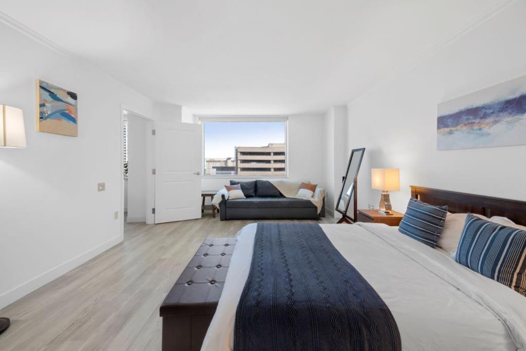 Image 4 of 2BR 3BA Beachfront Condo CozySuites at Showboat