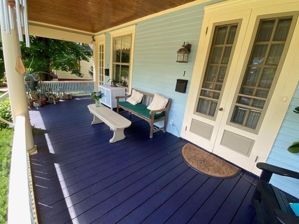 Image 1 of 3 – 4 Bdrm Victorian Beach House