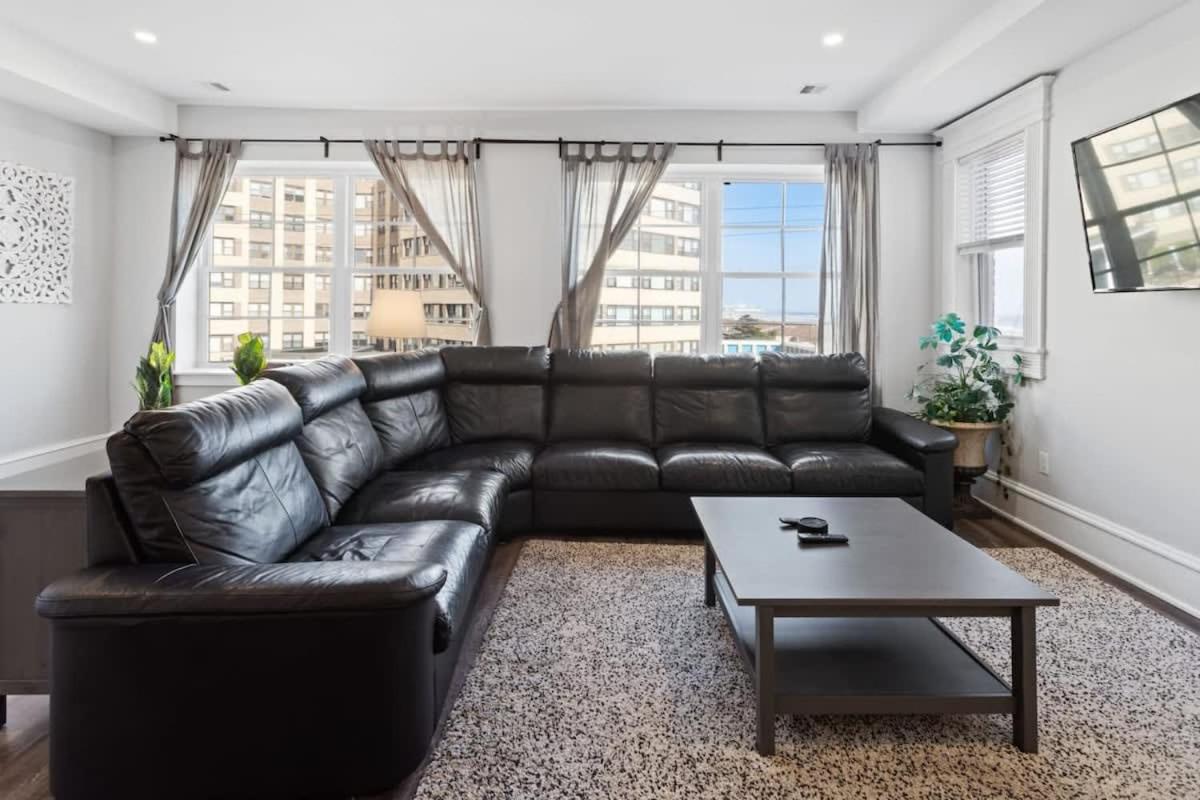 Image 4 of 3 Beachfront Apts with 12BR 6BA in AC