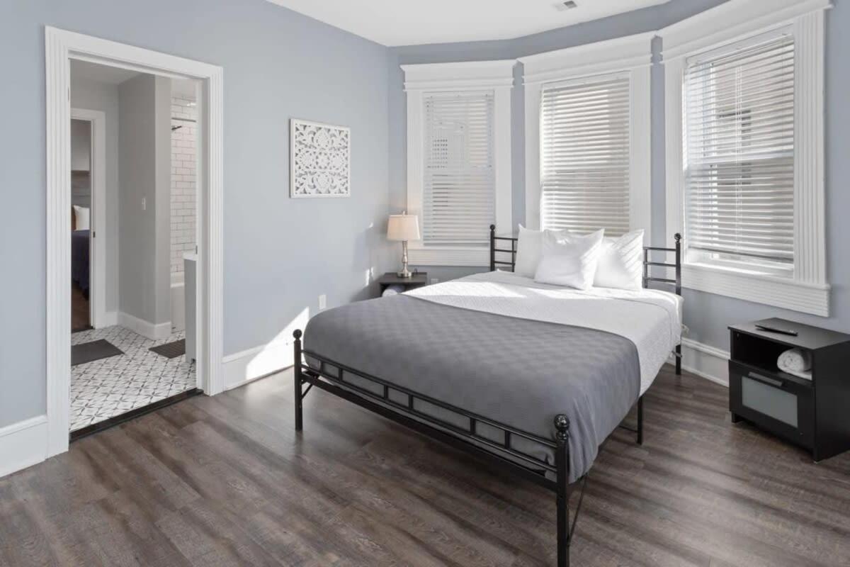 Image 6 of 3 Beachfront Apts with 12BR 6BA in AC