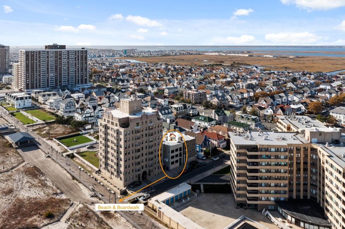 Image 1 of 3 Beachfront Apts with 12BR 6BA in AC