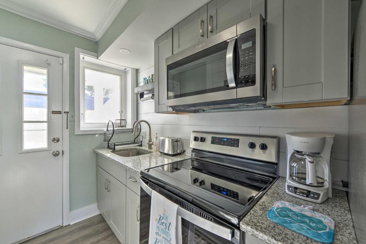 Image 1 of Beach Block Wildwood Condo – Proximity to Dining!