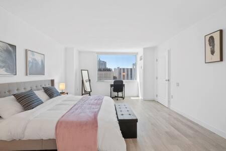 Image 3 of CozySuites at Showboat Bold 2BR 3BA Beachfront