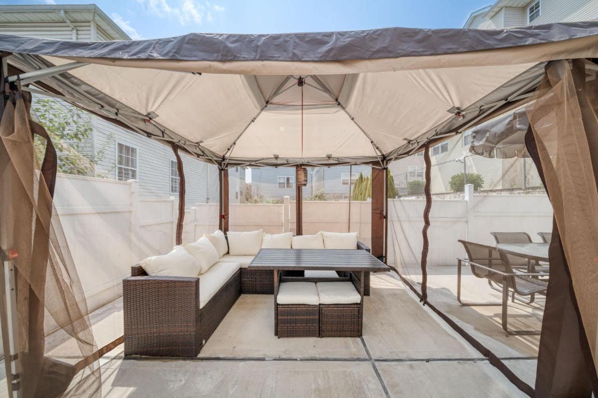 Image 5 of Gated 2-unit rental with movie & game room near NY