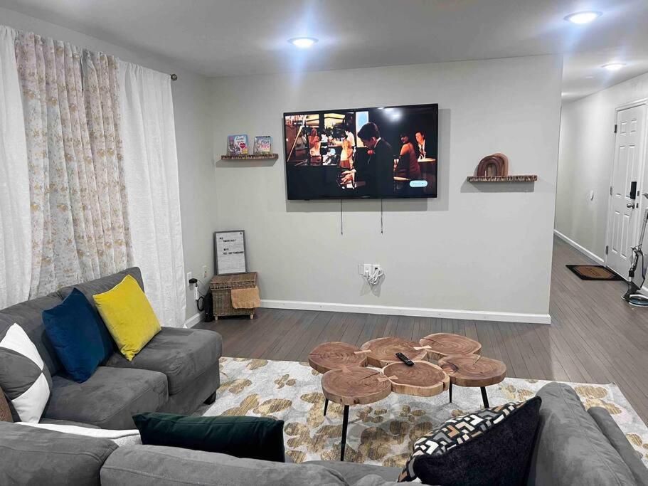 Image of Haven 3 KING spacious near EWR NYC downtown Newark