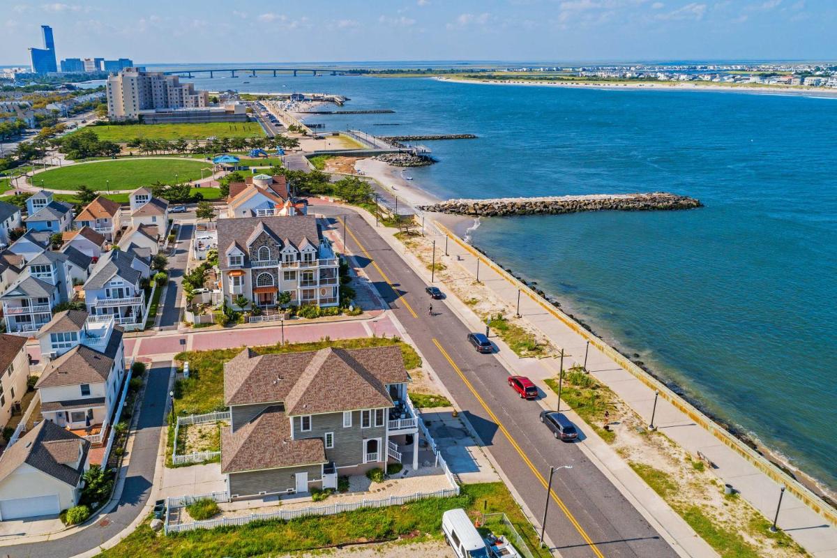 Image 2 of Idyllic Oceanfront Home on Atlantic City Boardwalk