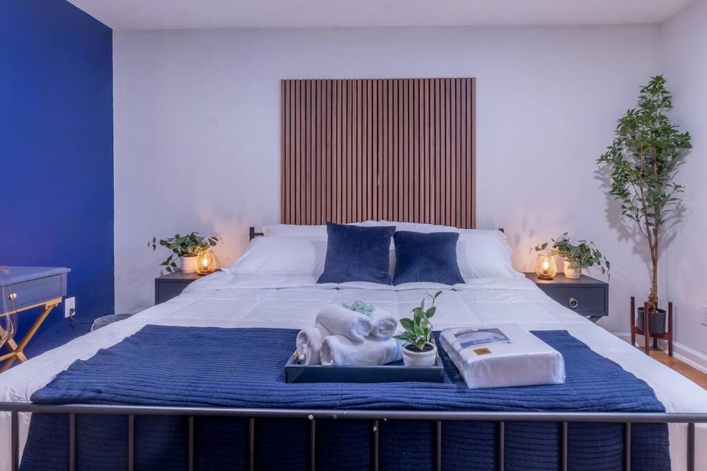 Image 2 of If You Like Navy Blue This is For You, 1 King bed