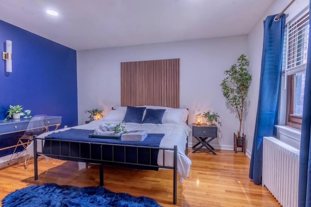 Image 3 of If You Like Navy Blue This is For You, 1 King bed