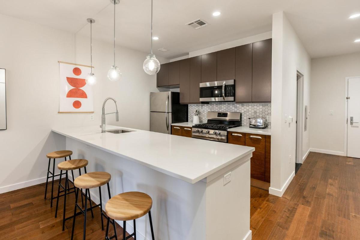 Image 2 of Kislak 405 Luxurious 1BR Retreat Above the City