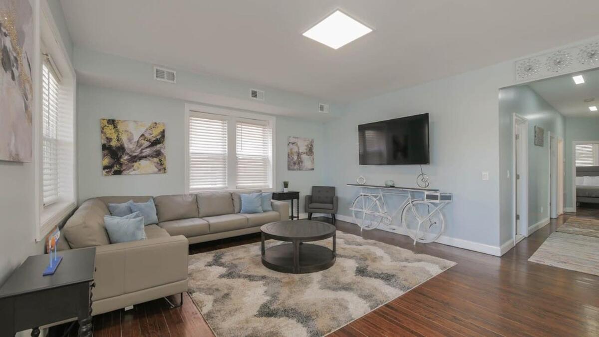 Image 3 of Luxe Beach Estate – 4 Bedrooms and 3 Bathrooms