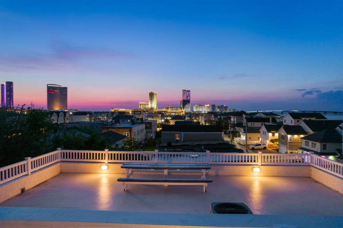 Image 2 of ❤️ The Top End Townhomes with Stunning Views On One-Of-A-Kind Rooftop Deck! WOW!
