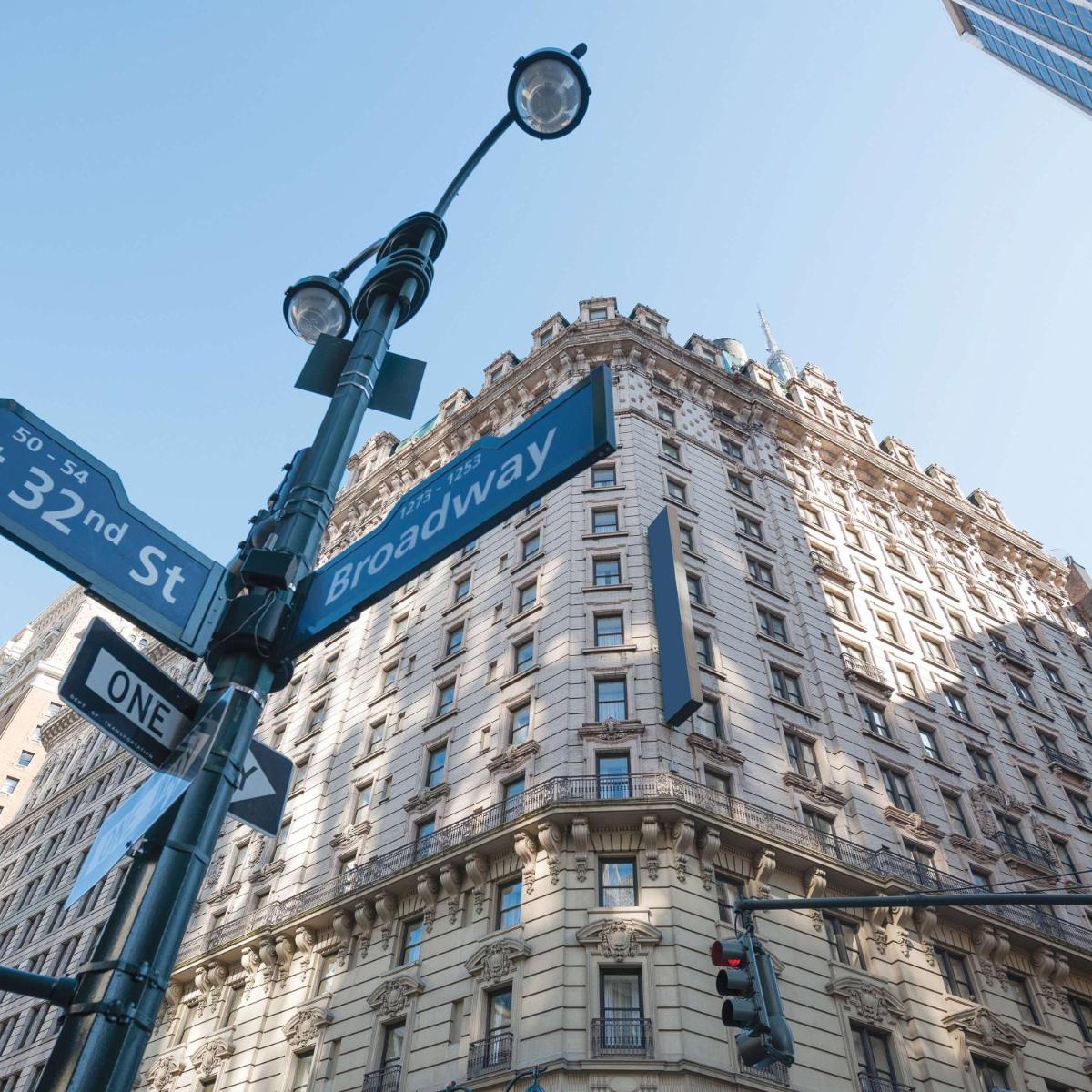 Image 4 of Martinique New York on Broadway, Curio Collection by Hilton