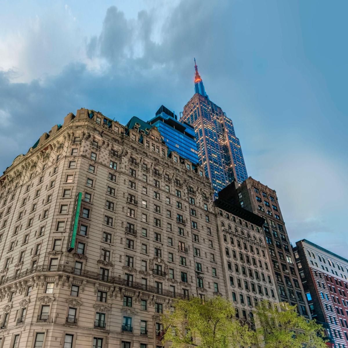 Image 3 of Martinique New York on Broadway, Curio Collection by Hilton