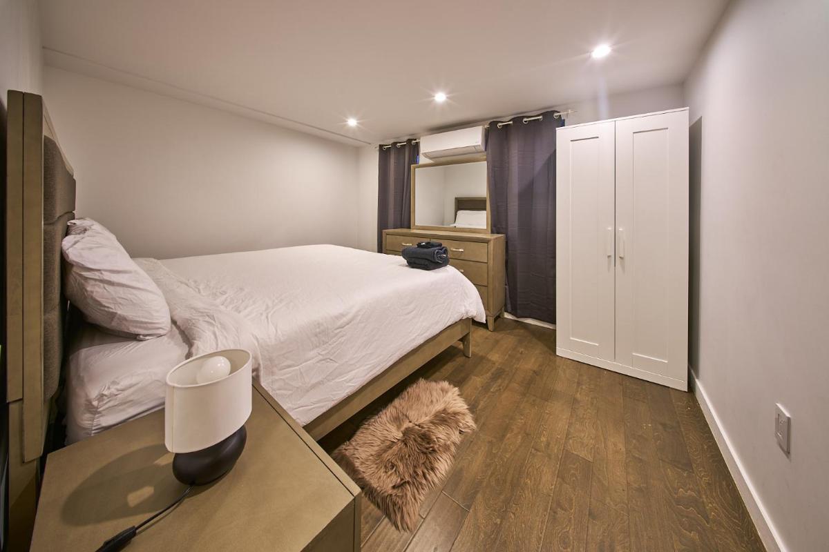 Image 4 of Modern 2 Bedroom Retreat in Downtown Manhattan