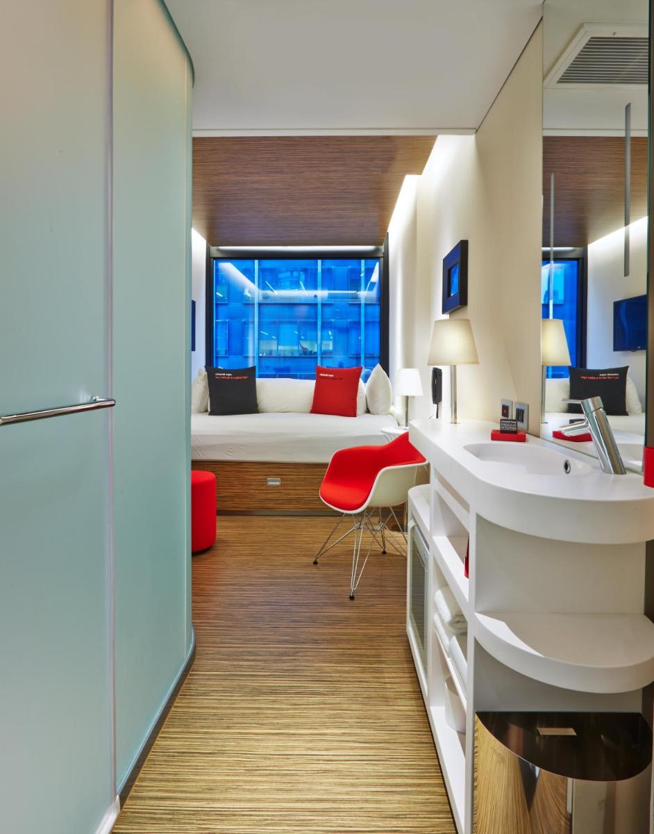 Image 3 of citizenM New York Times Square