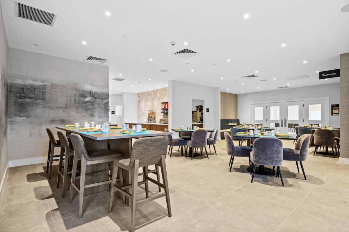 Image 3 of DoubleTree by Hilton New York JFK Airport