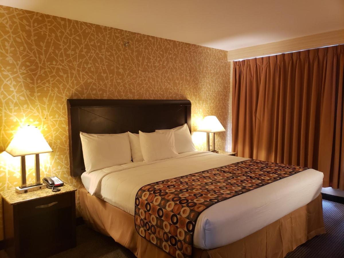 Image 2 of Elmhurst Hotel